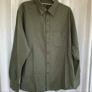 Uniqlo. Long sleeve flannel. Olive green. NWT.